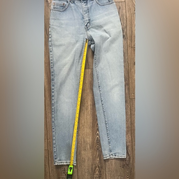 Vintage 1990s Guess Light-wash Jeans size 28 - Picture 8 of 8